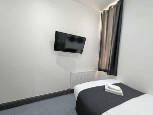 OYO Firs Lodge London Heathrow