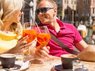 Verblijf in een MODERN 4*-hotel in het hart van Den Haag incl. ontbijt, NS treinretour & late check-out!