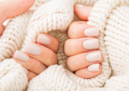 BIAB-behandeling + gellak + evt. manicurebehandeling