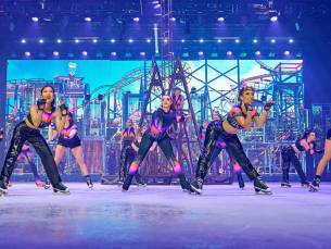 Schaatsmagie in Amsterdam! ⛸ Geniet van HOLIDAY ON ICE incl. LUXE overnachting in 4*-hotel met ontbijt en s!