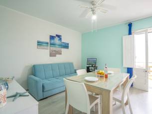 Riva Di Mare Apartment Near The Sea
