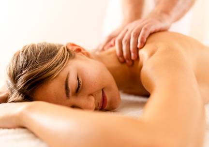 Massage naar keuze (30 of 60 min) + evt. oorkaarsbehandeling