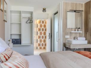 MEGA DINER DEAL! ⚡️ Verblijf in een charmant, gerenoveerd hotel uit 1870 midden in de natuur van Friesland incl. ontbijt en 2-gangendiner