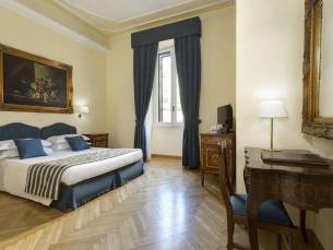 Golden Tulip Piram