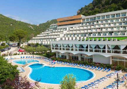 Geniet in een 4*-hotel in Rabac op loopafstand van het strand incl. ontbijt, diner en extra's!