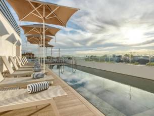 Stedentrip naar zonnig en authentiek Málaga incl. 4*-hotel mét ROOFTOP zwembad, vlucht, transfer en ontbijt