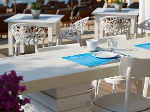 Lichnos Beach Hotel & Suites