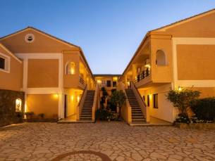Hotel Rossis Beach