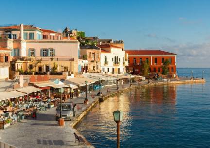 Geniet van een heerlijke zonvakantie in Matala op Zuid-Kreta incl. vlucht, ontbijt, diner en huurauto