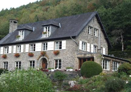 KNUS hotel midden in de Ardennen aan de Semois incl. ontbijt en GRATIS parkeren!