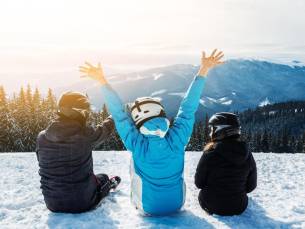Ervaar de magie van de winter in het prachtige Mayrhofen! ⛷️Hotel op toplocatie in de bergen incl. vlucht, zwembad en sauna o.b.v. halfpension