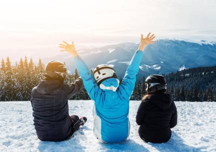 Ervaar de magie van de winter in het prachtige Mayrhofen! ⛷️Hotel op toplocatie in de bergen incl. vlucht, zwembad en sauna o.b.v. halfpension