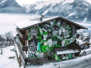 BergBaur - Das Crazy Farming Hotel