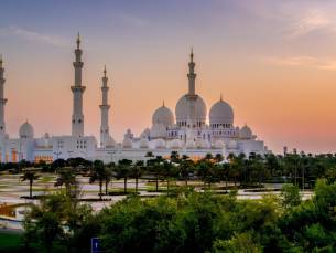 SUPER DEAL!⚡9-daagse Dubai en Emiraten cruise o.b.v. volpension incl. vlucht & service charge!