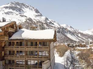 Hotel Ski Lodge