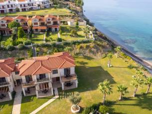 ZOMERSTUNT! ⚡Prachtig resort aan de kust van Fourkas in Griekenland incl. vlucht en transfer