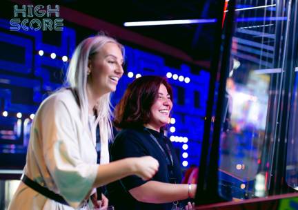Onbeperkt gamen + Glow in the Dark minigolf bij Highscore Waalwijk