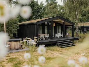 Lodge met hottub 4 - personen