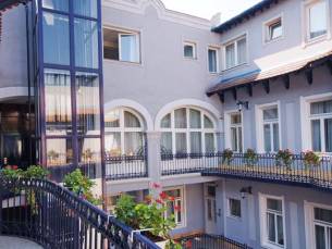 Hotel Baross City