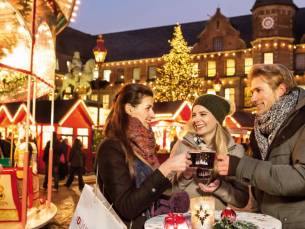 Geniet van de gezellige kerstsfeer in D&uuml;sseldorf 4*-hotel incl. ontbijt, welkomstdrankje & GRATIS parkeren!