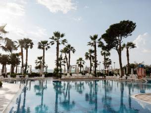 8 daagse vliegvakantie naar Fafa Premium Resort in golem, albanie