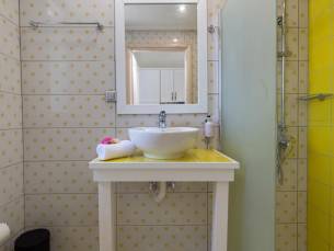 Kastro Maistro Suites met priv&eacute;zwembad