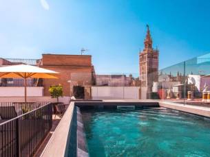Sunny Sevilla ☀️ Boutique hotel met DAKTERRAS op TOPLOCATIE midden in Sevilla incl. vlucht en ontbijt