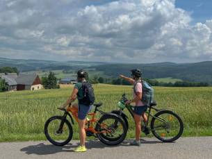 STUNT! ⚡ 4 dagen ULTIEM ontspannen in een 4*-hotel met inbegrepen WELLNESS tussen de bossen van het Ertsgebergte incl. ontbijt!
