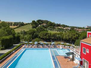 Familieplezier aan de Adriatische Zee ???? Bungalow of Mobile Home op een camping met zwembad & nabij het strand in Porto Recanati, Itali&euml;