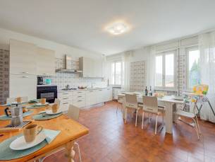 Margherita near lake - Family Friendly