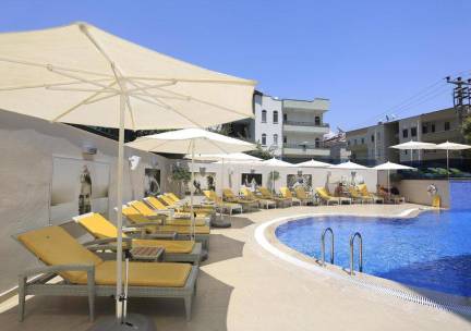Aurasia Deluxe Hotel