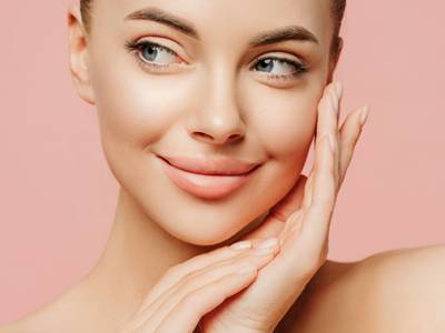 Gezichtsbehandeling (60 min) of microdermabrasiebehandeling(en)