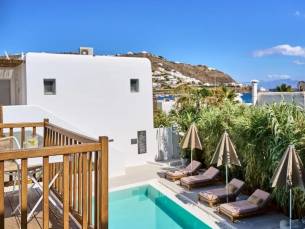 Adorno Beach Hotel & Suites