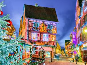 ???? Beleef het ULTIEME kerstsprookje tijdens een 4-daagse mini-cruise naar Straatsburg & Colmar o.b.v. halfpension incl. 2 (!)lunch, 2 excursies met bezoek aan een wijnkelder + wijnproeverij en panoramische stadstour!