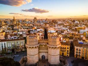 Valencia op z'n best! ???? Stap vanuit je centraal gelegen hotel zo de stad in voor de perfecte combi van cultuur, zon & strand incl. vlucht & ontbijt!