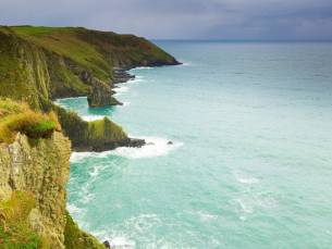 Fly & drive avontuur in Ierland: van kliffen tot kastelen incl. vlucht, huurauto & ontbijt