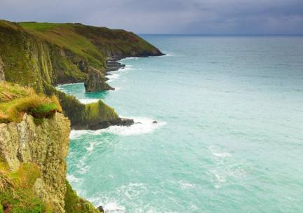 Fly & drive avontuur in Ierland: van kliffen tot kastelen incl. vlucht, huurauto & ontbijt