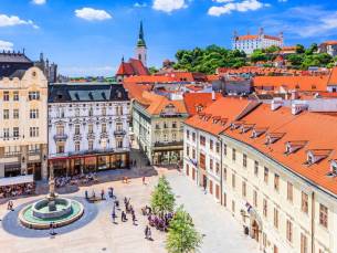 Puur genieten in magisch Bratislava! Verblijf in een historisch WIJNHOTEL ???? op loopafstand van het CENTRUM incl. vlucht en ontbijt