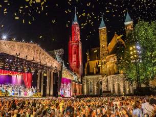 UNIEKE BELEVING! ✨ Andr&eacute; Rieu vanaf het sfeervolle terras van de Groote Soci&euml;teit + welkomstdrankje, 3-gangendiner en verblijf in een 5*-hotel incl. ontbijt & extra's!