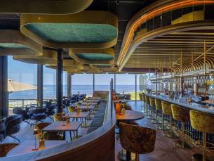 STUNT! ⚡ Modern 4*-hotel met skybar aan het strand in Wijk aan Zee incl. ontbijt + sauna + GRATIS parkeren!