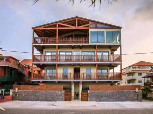 Angulo House