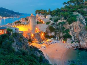 ZOMER-STUNT! ☀️ Verblijf in het sprookjesachtige Tossa de Mar! 500m van het strand, met ontbijt, halfpension of all-inclusive incl. vlucht