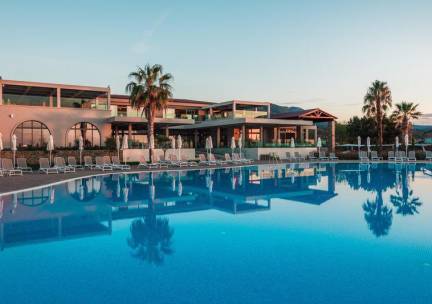 Almyros Beach Resort En Spa