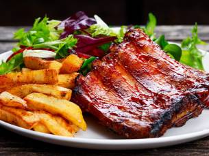 Onbeperkt spareribs + salade + friet in hartje Geldrop