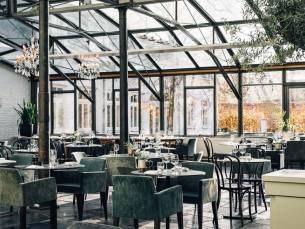 UNIEK 13e-eeuws 4*-kasteelhotel tussen Venlo en Roermond met restaurant onder een imposant glazen dak incl. ontbijt, hoofdgerecht en GRATIS parkeren!