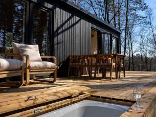 Tiny House in bos met buitenbad 4 - Persoons