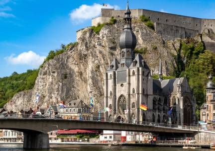 UNIEK! ✨ Verblijf 3 of 4 dagen in een kasteelhotel met zwembad in Dinant incl. ontbijt, welkomstdrankje, 2-gangendiner & GRATIS late check-out + parkeren!