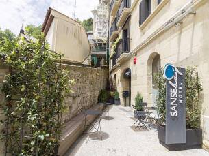 Sansebay Hotel