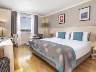 Everness Hotel & Resort