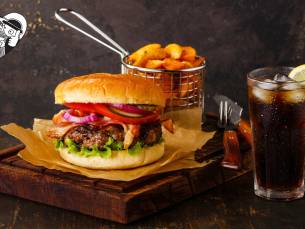 Burger + friet + saus + frisdrank naar keuze bij Friet Enzo... Goes